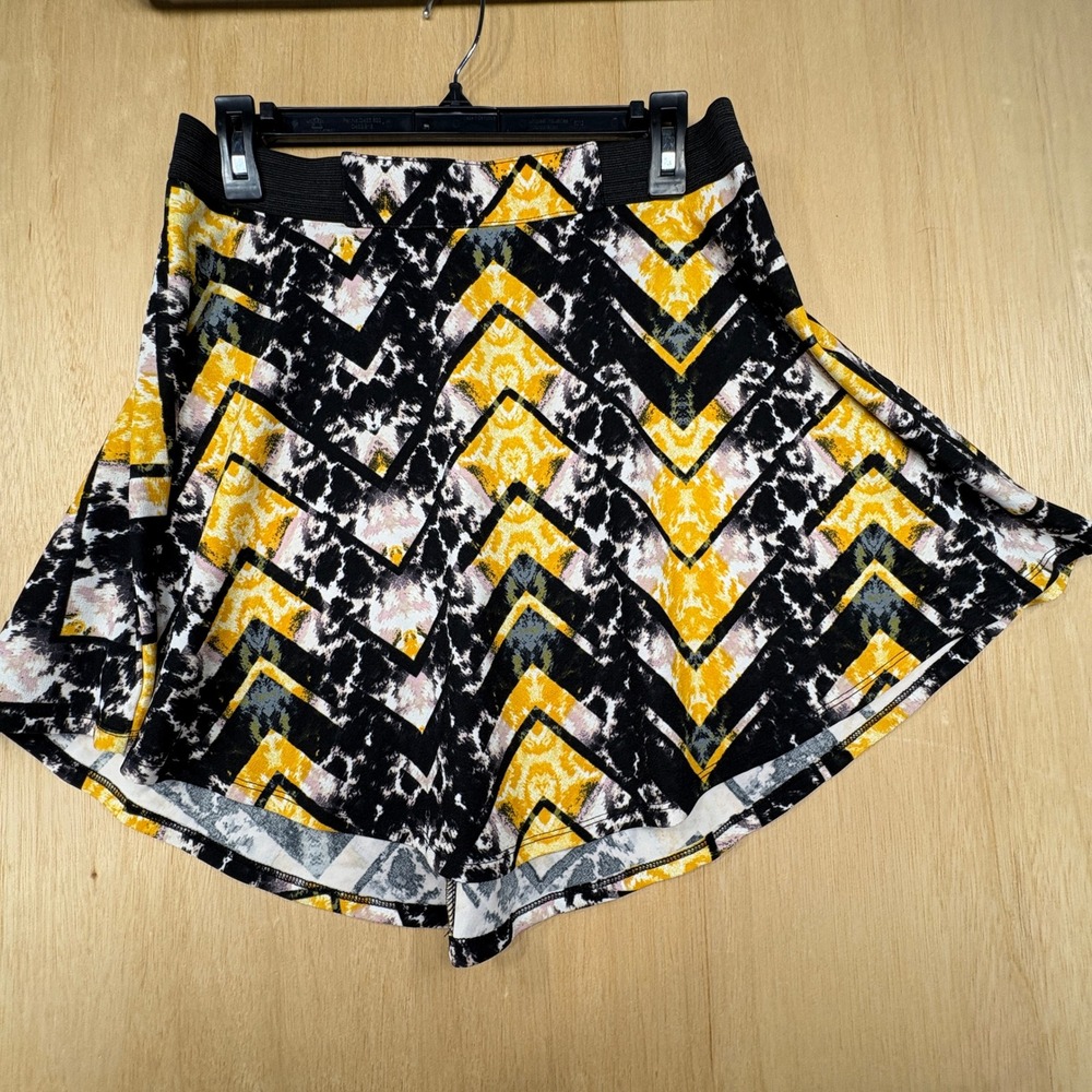 Material Girl Skater Skirt Yellow Black Chevron Geometric Print Mini Large